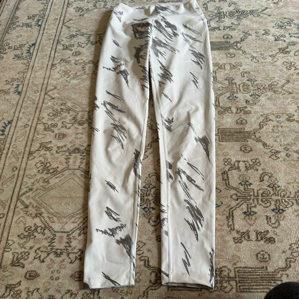 Worn once! BARRY'S FIT winter white & silver metallic high waisted 7/8 leggings - Picture 4 of 10